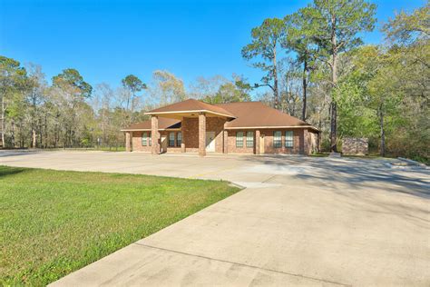1832 FM 646 RD W, Dickinson, TX 77539 .